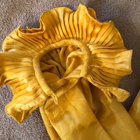 🎉HP🎉Nina Ricci vintage gold blouse - Picture 6 of 7